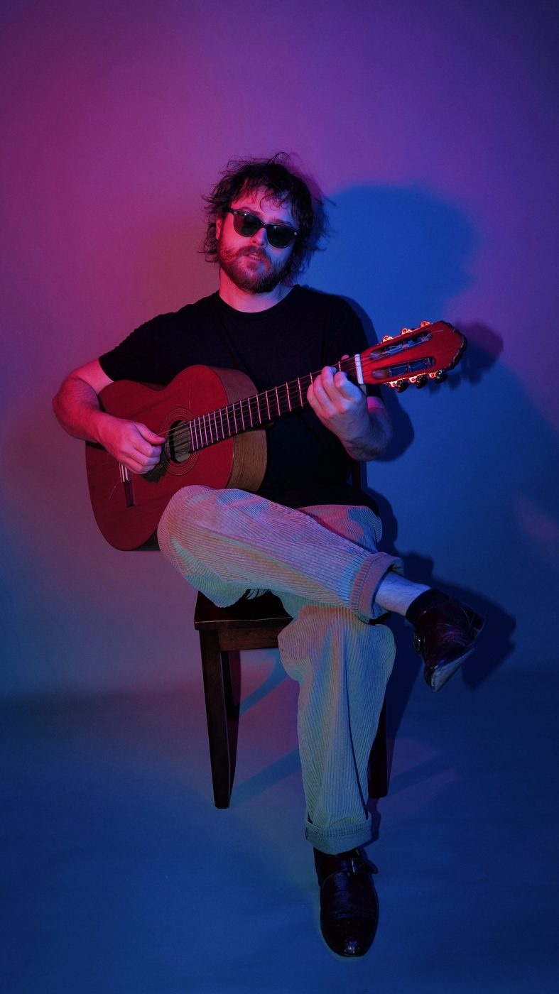 Simonoto playing guitar